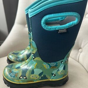 Bogs Kids Waterproof snow boots size 11 toddler EU 27 excellent condition